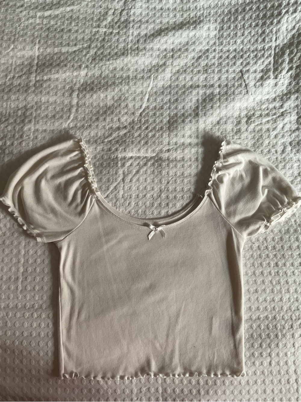 American Eagle Outfitters Cream Puff-Sleeve Scoop Crop Top